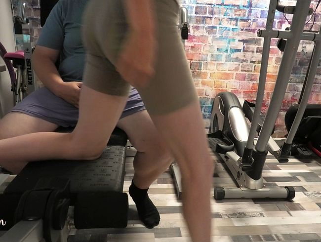 Beim Sport..erst überrasche ich ihn und später fi**t er mich