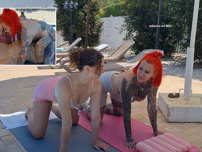 Yogastunde endet im heftigen Dreier! Abwechselnd blank in Teeny und MILFfo**e!