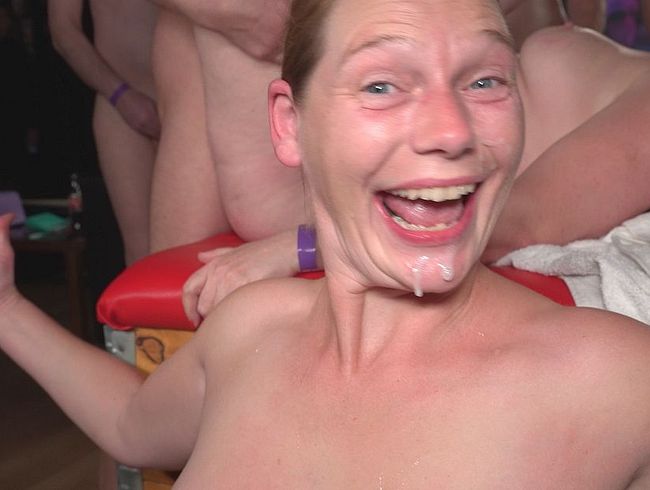 Gangba*g mit 2 heißen Ladys und spri**freudigen Herren Teil 3