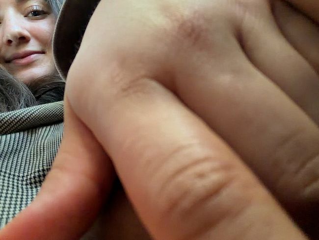OMG hat er es gemerkt ?? Heimlich im Uber meine Pu**y bis zum Orgasmus gefin**rt!